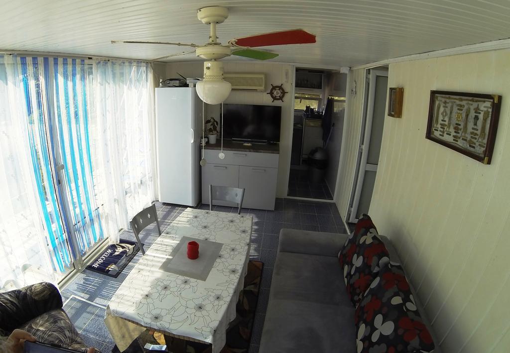 Hotel Delta Pontoon à Mahmudia Extérieur photo
