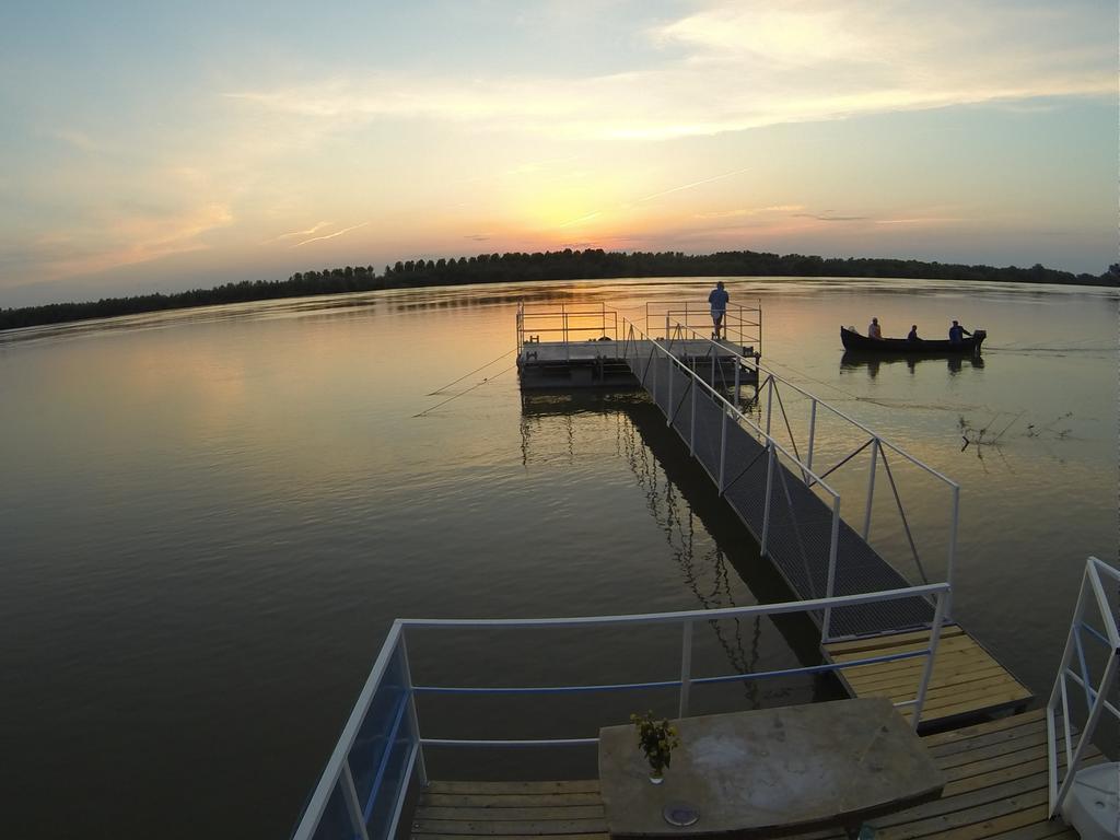 Hotel Delta Pontoon à Mahmudia Extérieur photo