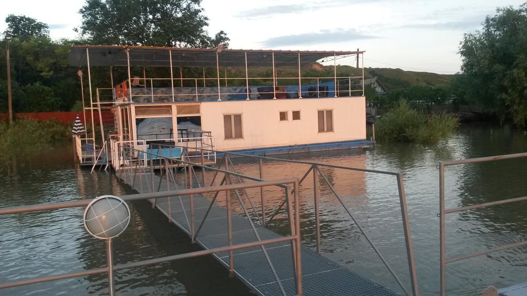 Hotel Delta Pontoon à Mahmudia Extérieur photo