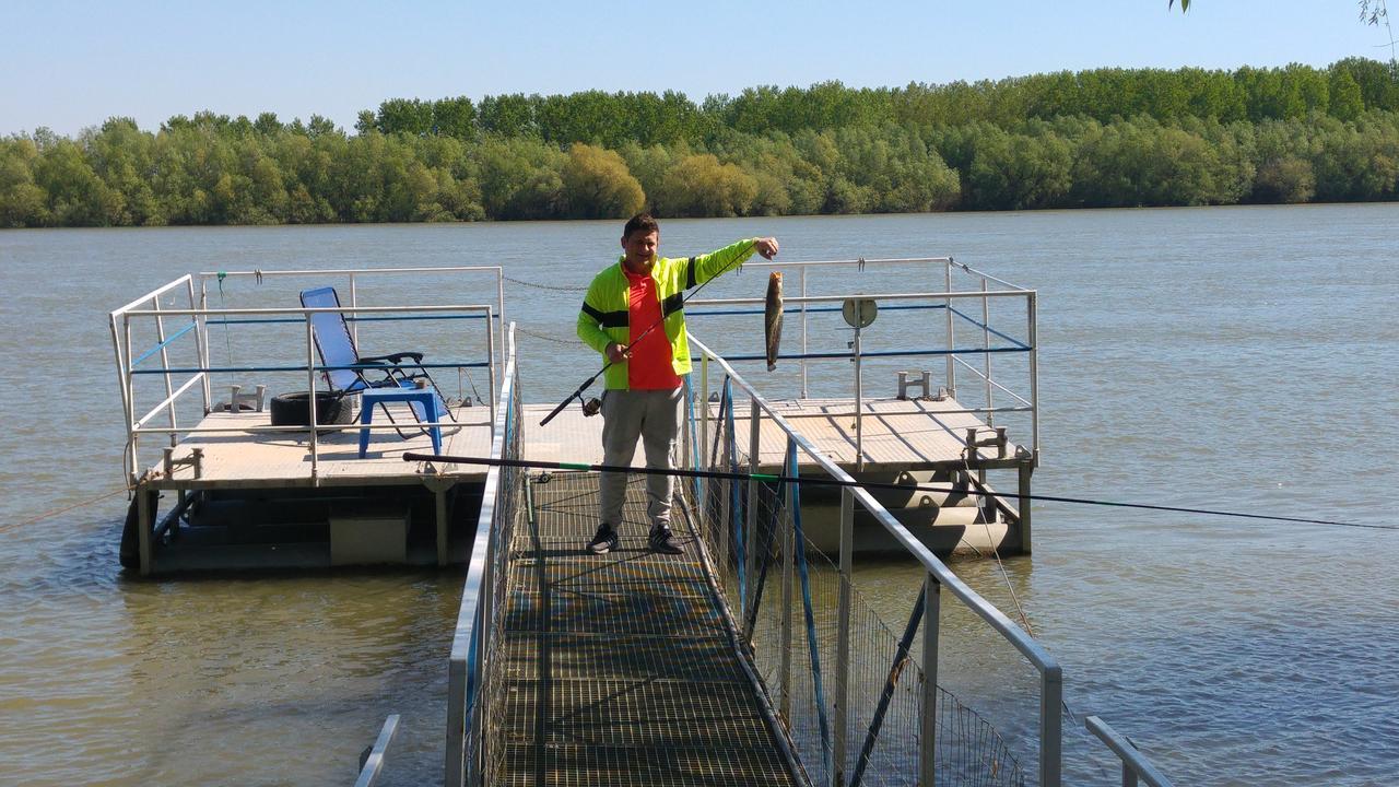 Hotel Delta Pontoon à Mahmudia Extérieur photo